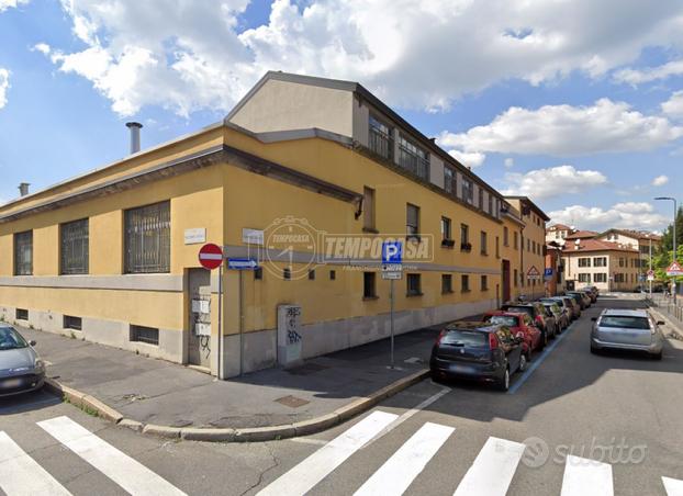 Appartamento a Milano Via Comune Antico 5 locali