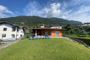 Villa di 300 m² con 4 locali e box auto doppio a T