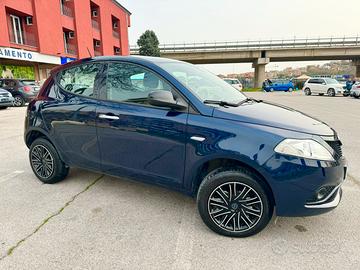 Lancia ypsilon 0.9 twin air metano