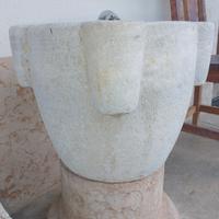 Antico grande mortaio in marmo bianco
