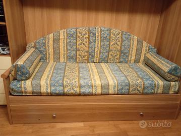 Letto divano+2 materassi nuovi+2 doghe in legno 