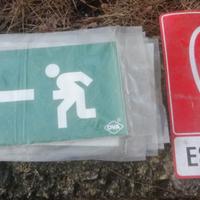 Cartelli adesivi  uscita emergenza nuovi 