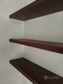 Elegante libreria a mensola in legno