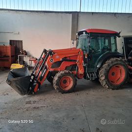 Trattore kubota 7040 con pala