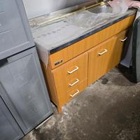 mobiletto con lavandino