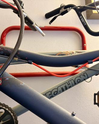 coppia di biciclette da ragazzo