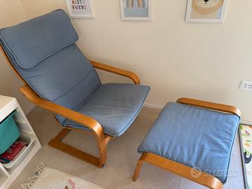 Poltrona e poggiapiedi poang ikea legno chiaro