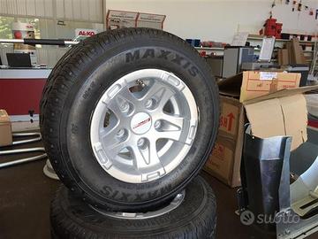 Cerchio in lega con pneumatico 195/55R10