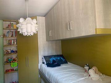 Arredo cameretta con cabina angolare
