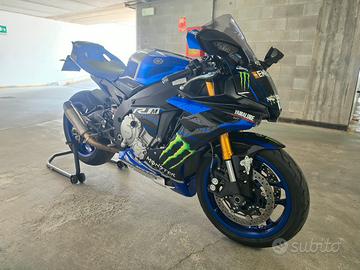 YAMAHA R1 - 2015 - 30000 KM