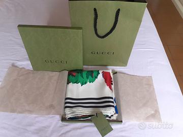 Foulard in seta Maxi con stampa floreale firmato a