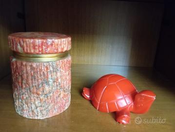 Contenitore e tartaruga in alabastro rosso anni 70