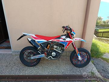 Motard fantic 125 4t 