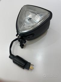 Fanale angeriore triangolare per moto