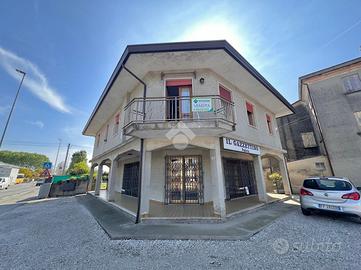 VILLA SINGOLA A TREBASELEGHE