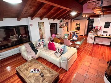 Stupendo loft mansardato con giardino esclusivo