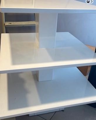 Tavolo da appoggio ed esposizione