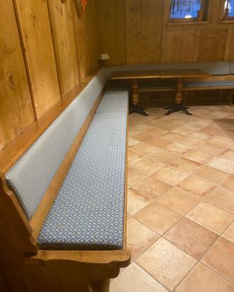 Giro panca in legno con tessuti