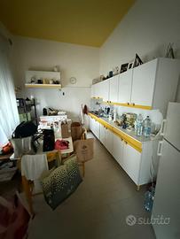 MOBILI CUCINA TAVOLO E SEDIE