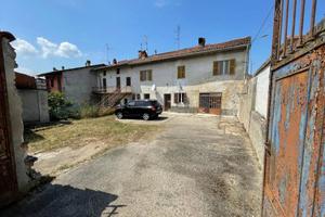 Casa indipendente di 114 m² con 4 locali e box aut