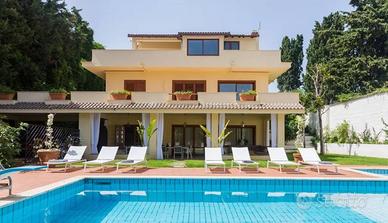 VILLA UNIFAMILIARE CON PISCINA - MONDELLO, PRESSI