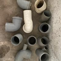 Tubi di plastica rigidi grigi