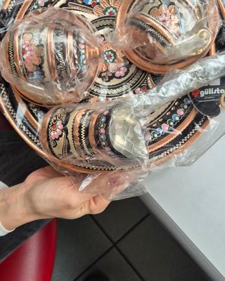 Eleganza d'Oriente: Set da Caffè in Rame 