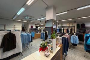 Immobile di 336 m² con 1 locale a Cernusco sul Nav