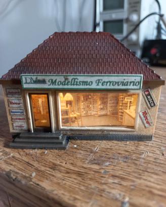 NEGOZIO MODELLISSIMO CON LUCE 1/87