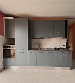 Cucina completa di elettrodomestici