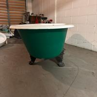 Vasca con piedi da leone