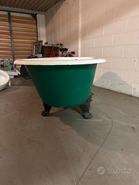 Vasca con piedi da leone