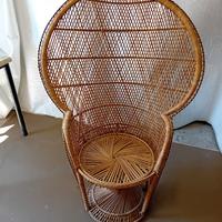 poltrona in vimini modello pavone 