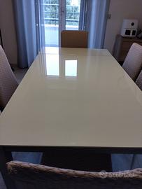 Tavolo in vetro allungabile