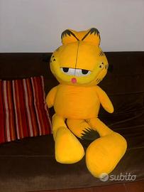 PUPAZZO GIGANTE GARFIELD