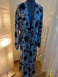 Pareo con manica lunga aperto sul davanti