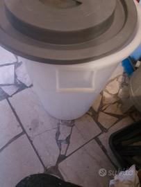 bidone di plastica 