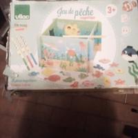 gioco con pesciolini di legno e lenza magnetica