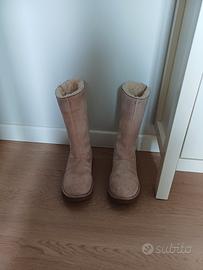 UGG modello stivaletto rosa