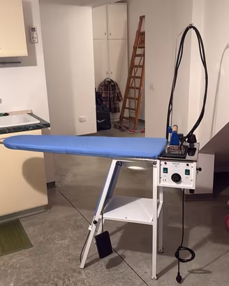 Vaporella con asse da stiro e aspiratore