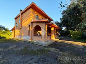 VILLA SINGOLA A MONTALTO DI CASTRO