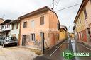 casa-indipendente-con-posto-auto-e-giardino