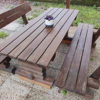 Tavolo e panche da giardino in legno massello 