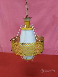 Raro lampadario anni 60 metallo e vetro opalino 