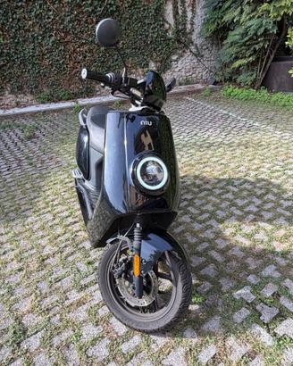 Scooter elettrico NIU 125 nero