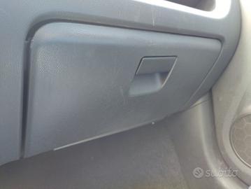 Cassetto portaoggetti OPEL AGILA del 2009