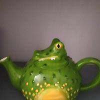 Teiera a forma di coccodrillo