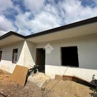 CASA SEMINDIPENDENTE A SERRASTRETTA