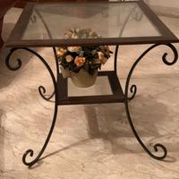 TAVOLINO D'ARREDO IN FERRO BATTUTO, LEGNO E VETRO