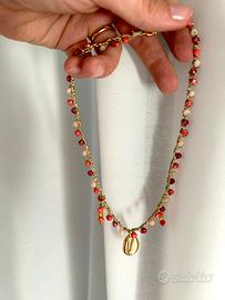 Collana choker con cristalli e ciondolo conchiglia